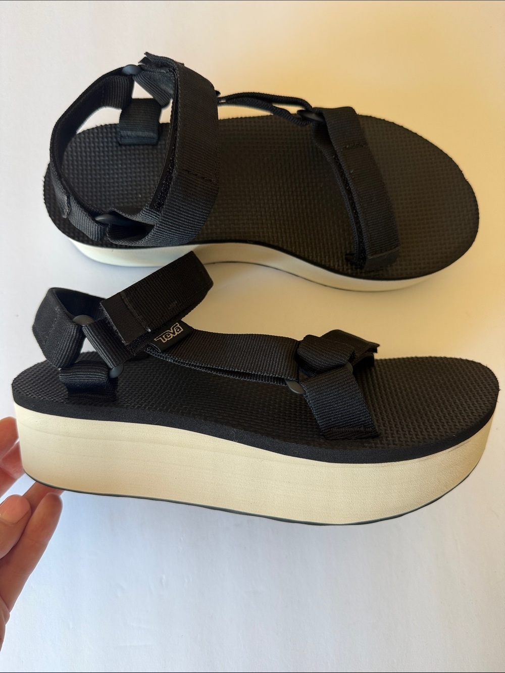 Teva platform adjustable sandals women’s 7 black white